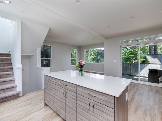 12661 Se LYDIA Ct, Portland, OR 97236