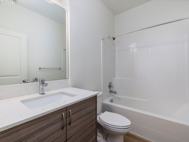 12661 Se LYDIA Ct, Portland, OR 97236