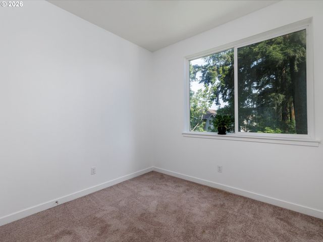 12661 Se LYDIA Ct, Portland, OR 97236