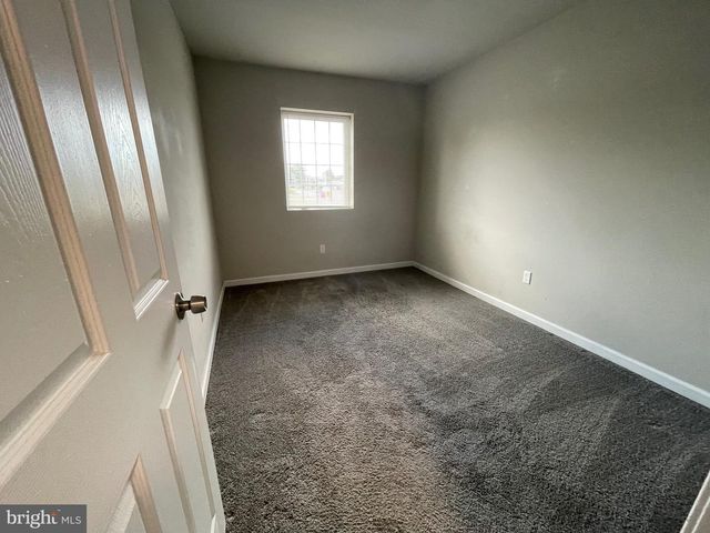 35 W GLENWOOD AVE, Smyrna, DE 19977