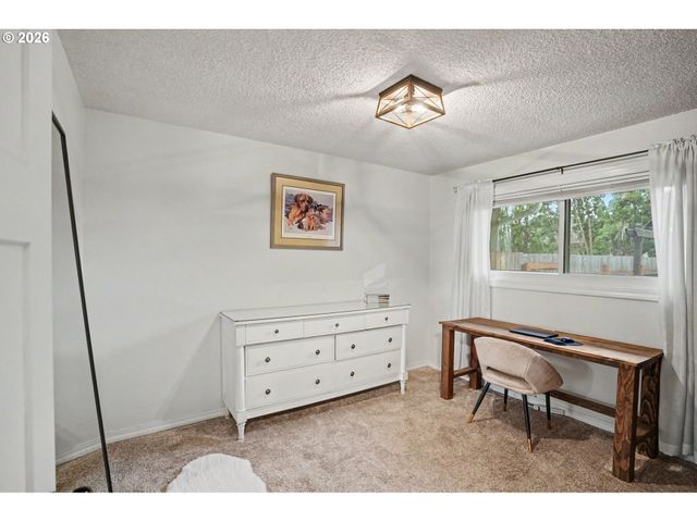 760 Se EDWARDS Dr, Dundee, OR 97115