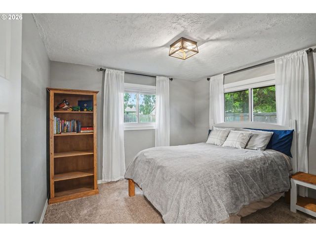 760 Se EDWARDS Dr, Dundee, OR 97115
