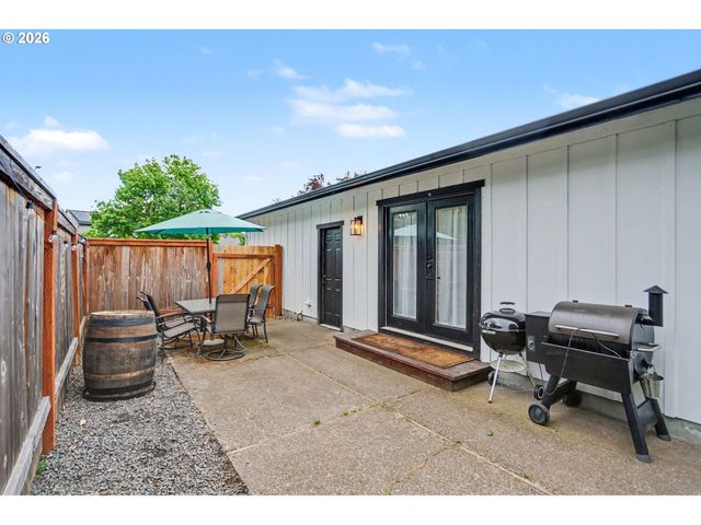 760 Se EDWARDS Dr, Dundee, OR 97115