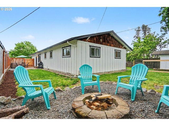 760 Se EDWARDS Dr, Dundee, OR 97115