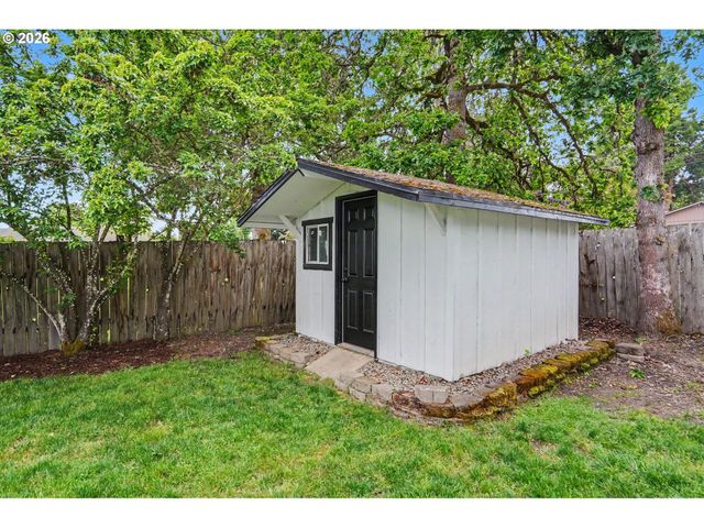 760 Se EDWARDS Dr, Dundee, OR 97115