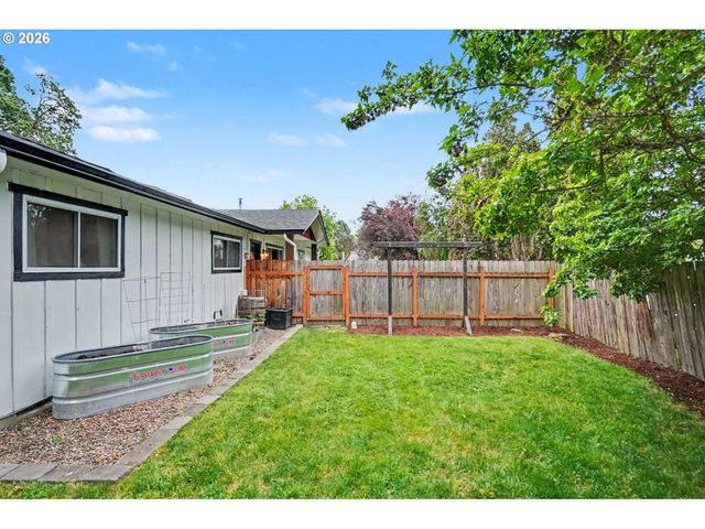 760 Se EDWARDS Dr, Dundee, OR 97115