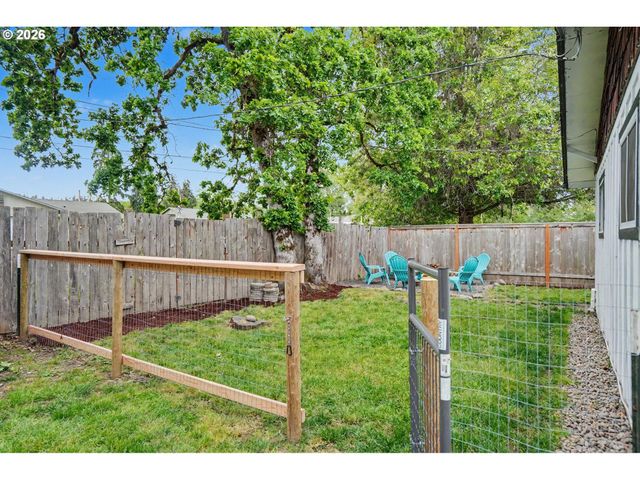 760 Se EDWARDS Dr, Dundee, OR 97115