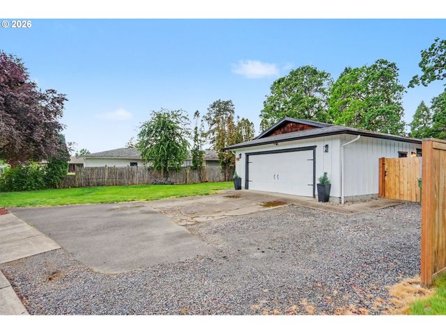 760 Se EDWARDS Dr, Dundee, OR 97115