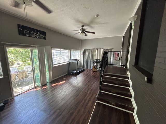 135 Oak Drive E, Hurst, TX 76053