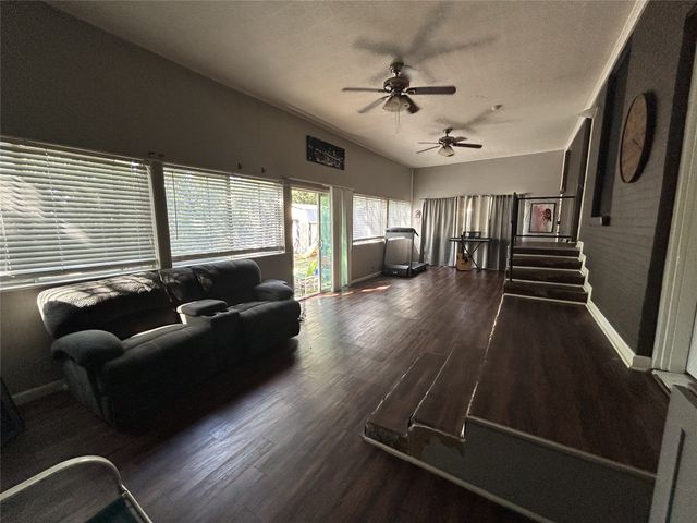 135 Oak Drive E, Hurst, TX 76053