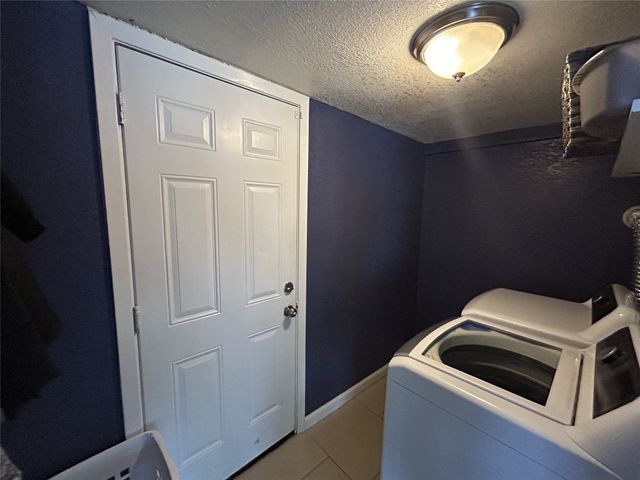 135 Oak Drive E, Hurst, TX 76053