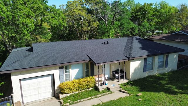 135 Oak Drive E, Hurst, TX 76053