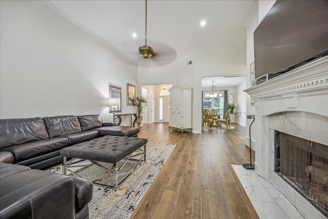 8916 CEDAR MILLS CV, Memphis, TN 38016