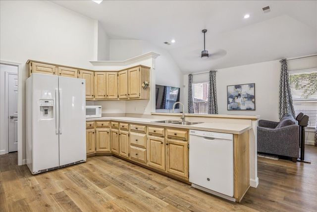 8916 CEDAR MILLS CV, Memphis, TN 38016