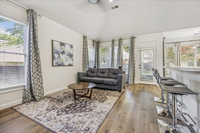 8916 CEDAR MILLS CV, Memphis, TN 38016