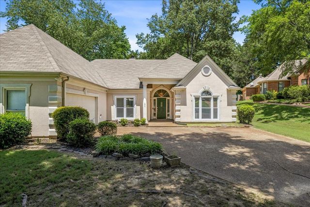 8916 CEDAR MILLS CV, Memphis, TN 38016