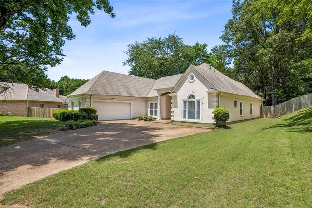 8916 CEDAR MILLS CV, Memphis, TN 38016