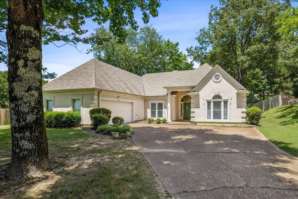 8916 CEDAR MILLS CV, Memphis, TN 38016