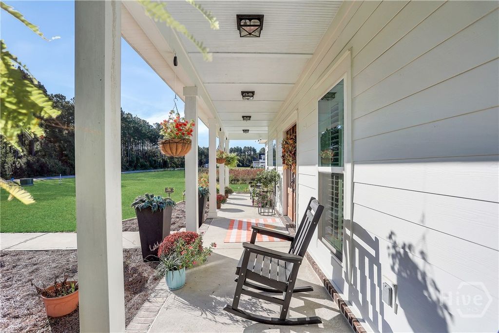 Image 10 of property listing at 30 Carapace Court, Richmond Hill, GA 31324