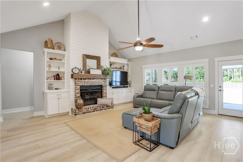 Image 17 of property listing at 30 Carapace Court, Richmond Hill, GA 31324