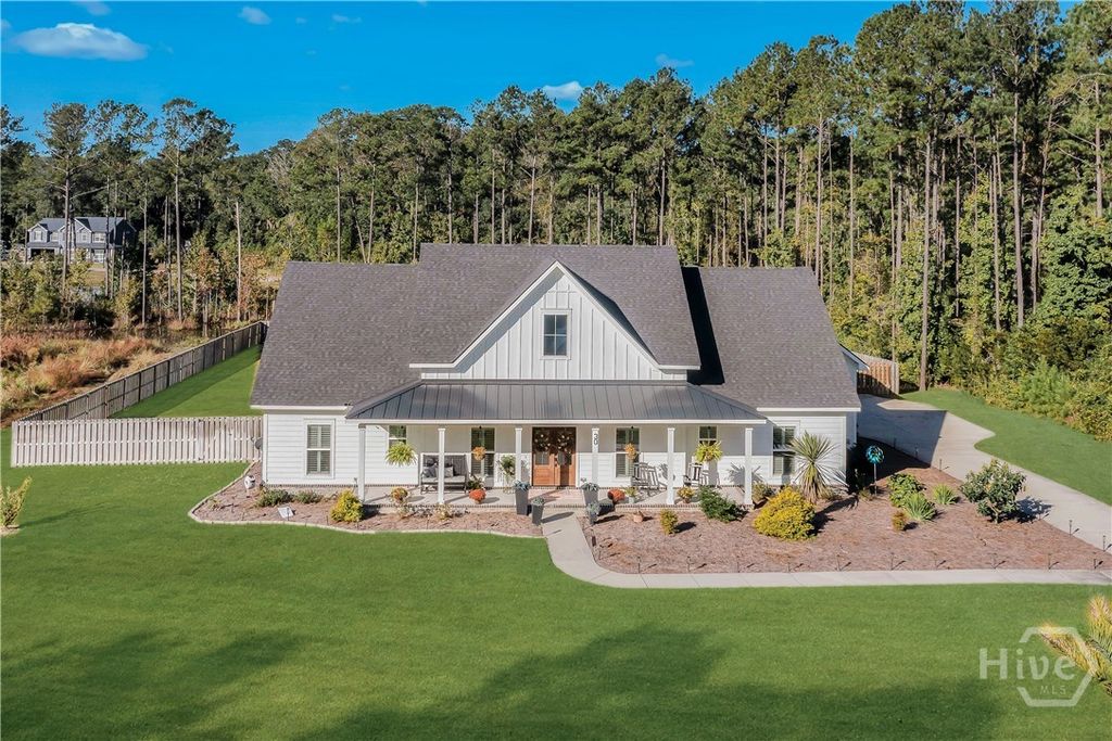 Image 3 of property listing at 30 Carapace Court, Richmond Hill, GA 31324