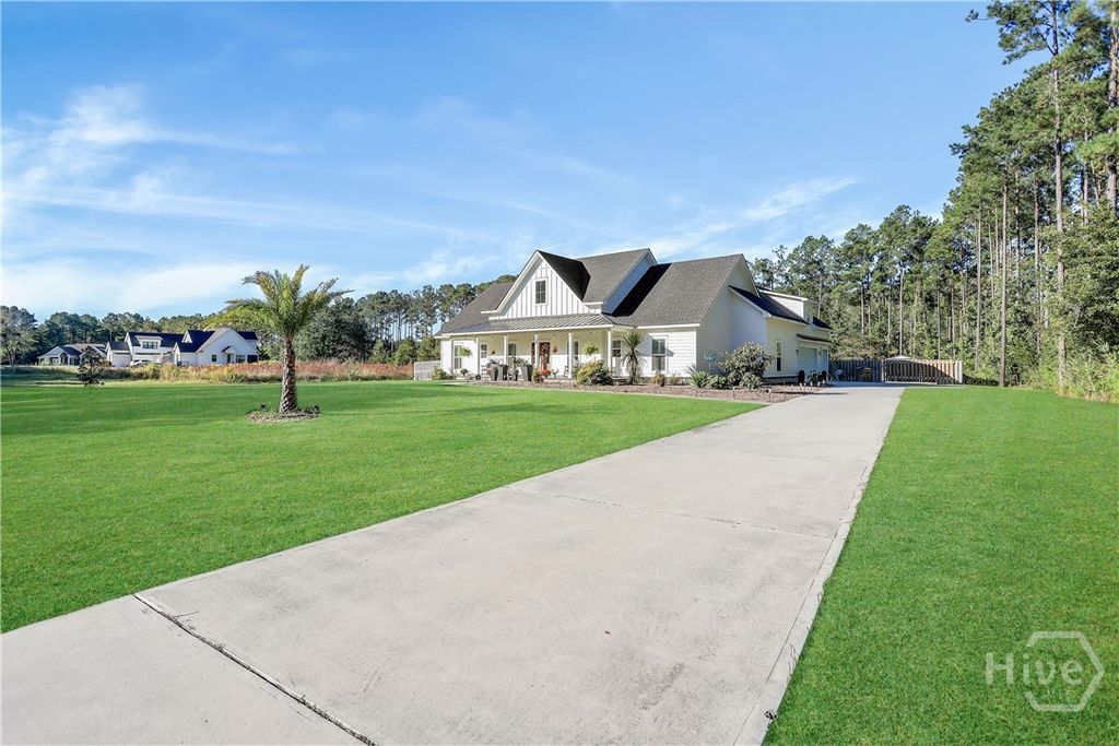 Image 60 of property listing at 30 Carapace Court, Richmond Hill, GA 31324