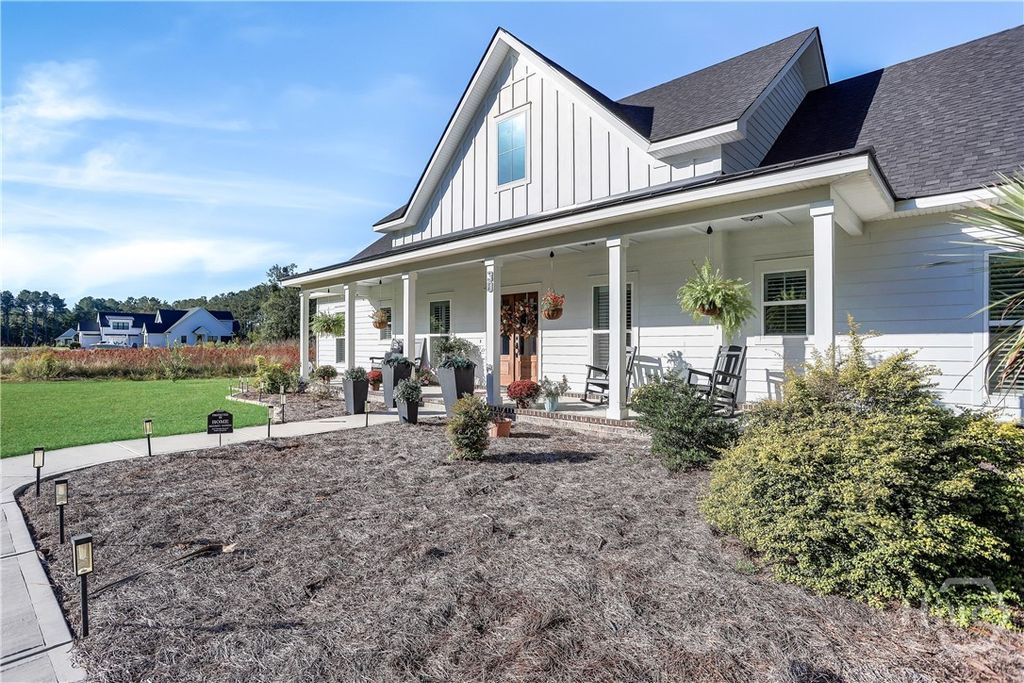Image 9 of property listing at 30 Carapace Court, Richmond Hill, GA 31324