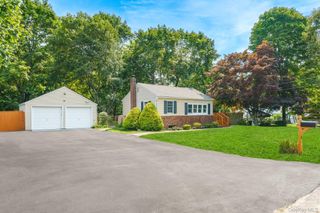 6 Hines Road, Middle Island, NY 11953