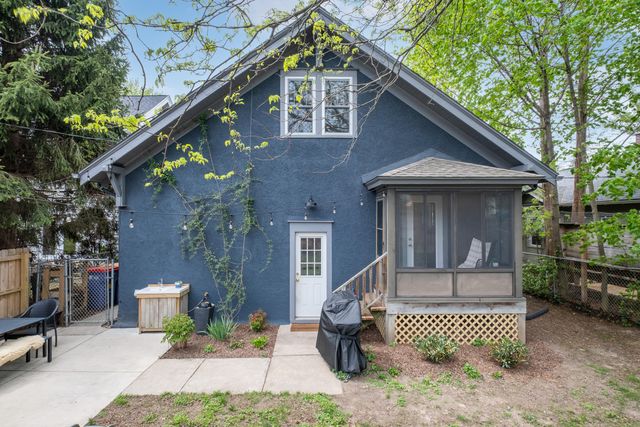 56 Auburn Avenue SE, Grand Rapids, MI 49506