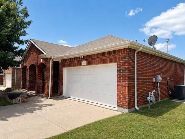 9524 Willow Branch Way, Fort Worth, TX 76036