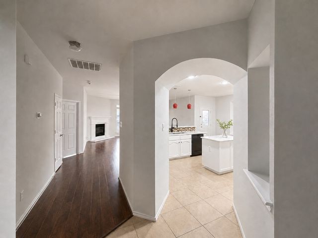 9524 Willow Branch Way, Fort Worth, TX 76036