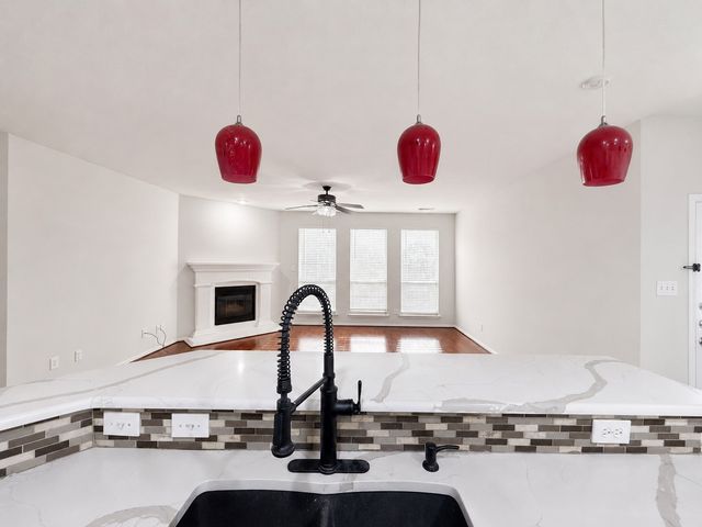 9524 Willow Branch Way, Fort Worth, TX 76036