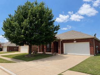 9524 Willow Branch Way, Fort Worth, TX 76036