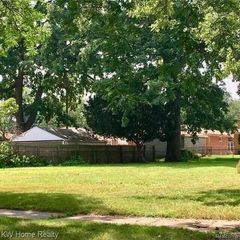 7246 Henry, Center Line, MI 48015