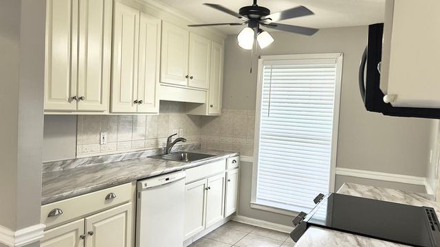 904 W King Street, Headland, AL 36345