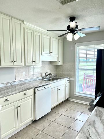904 W King Street, Headland, AL 36345
