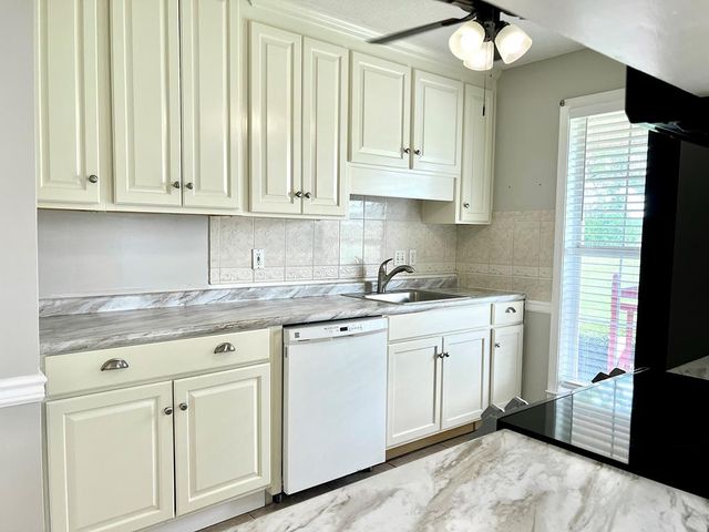 904 W King Street, Headland, AL 36345
