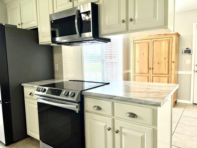 904 W King Street, Headland, AL 36345