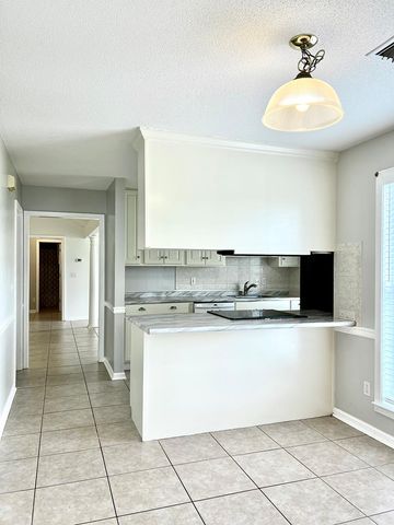 904 W King Street, Headland, AL 36345