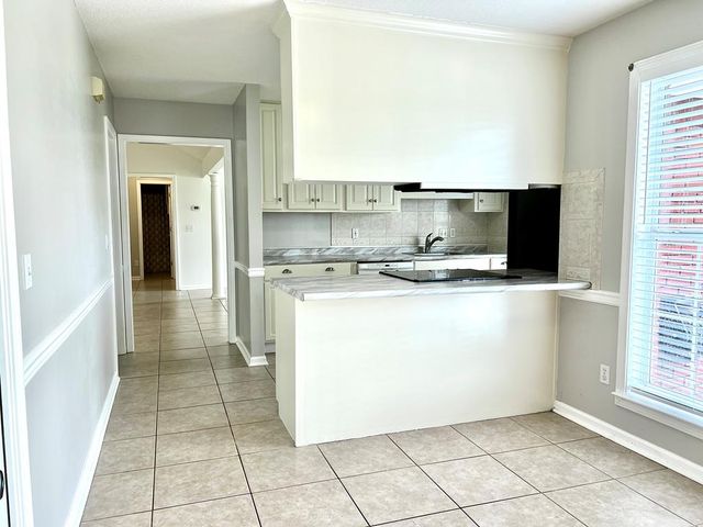 904 W King Street, Headland, AL 36345