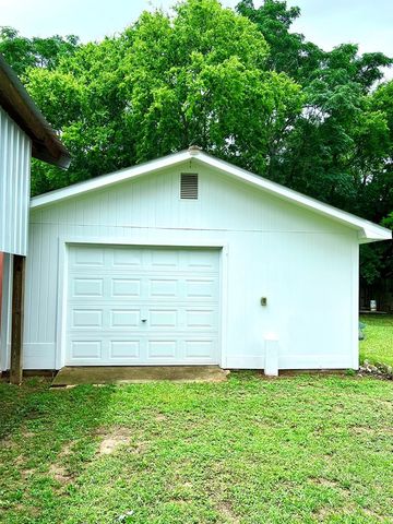 904 W King Street, Headland, AL 36345