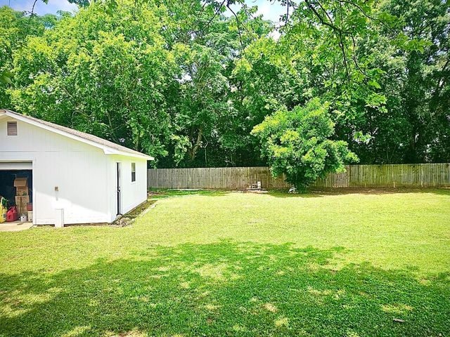 904 W King Street, Headland, AL 36345