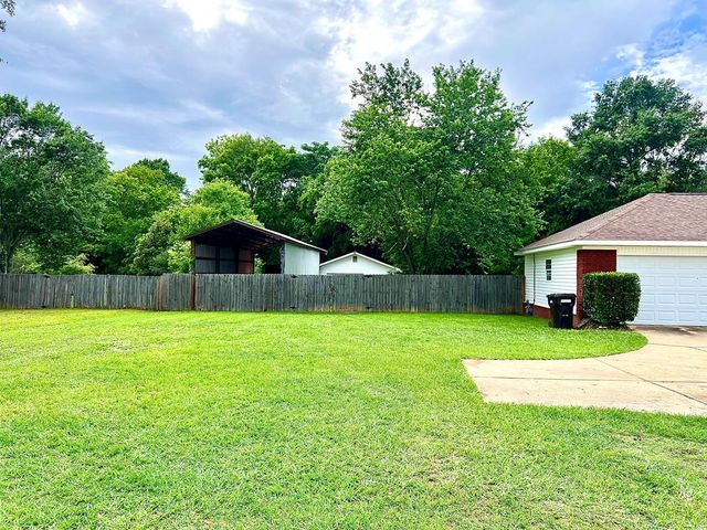 904 W King Street, Headland, AL 36345