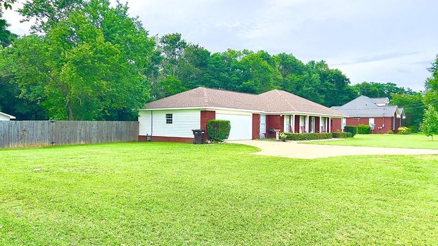904 W King Street, Headland, AL 36345