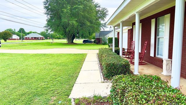 904 W King Street, Headland, AL 36345