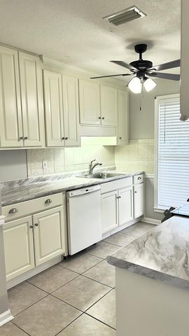 904 W King Street, Headland, AL 36345