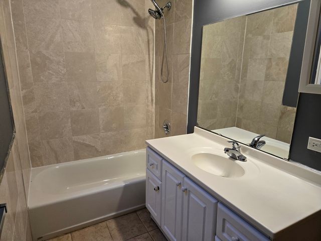 948 N California Avenue, Chicago, IL 60622