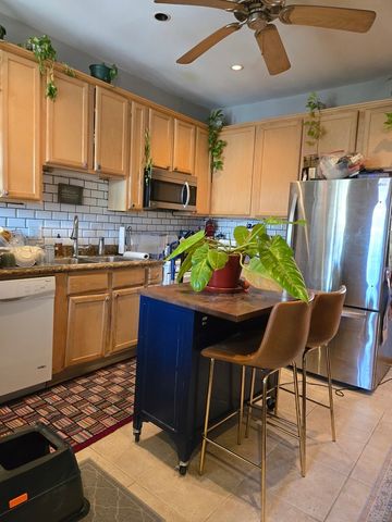 948 N California Avenue, Chicago, IL 60622