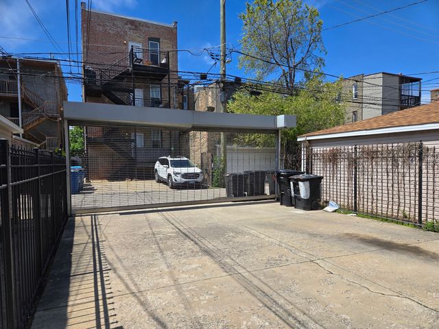948 N California Avenue, Chicago, IL 60622
