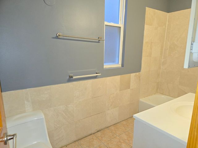 948 N California Avenue, Chicago, IL 60622